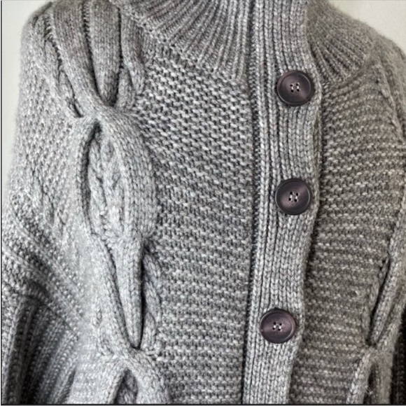 INTERMIX Carlyle Cable Chunky Knit Cardigan size M/L - Picture 9 of 11